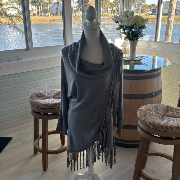 Camille & Co Sweaters - Camille & Co cowl neck gray acrylic sweater